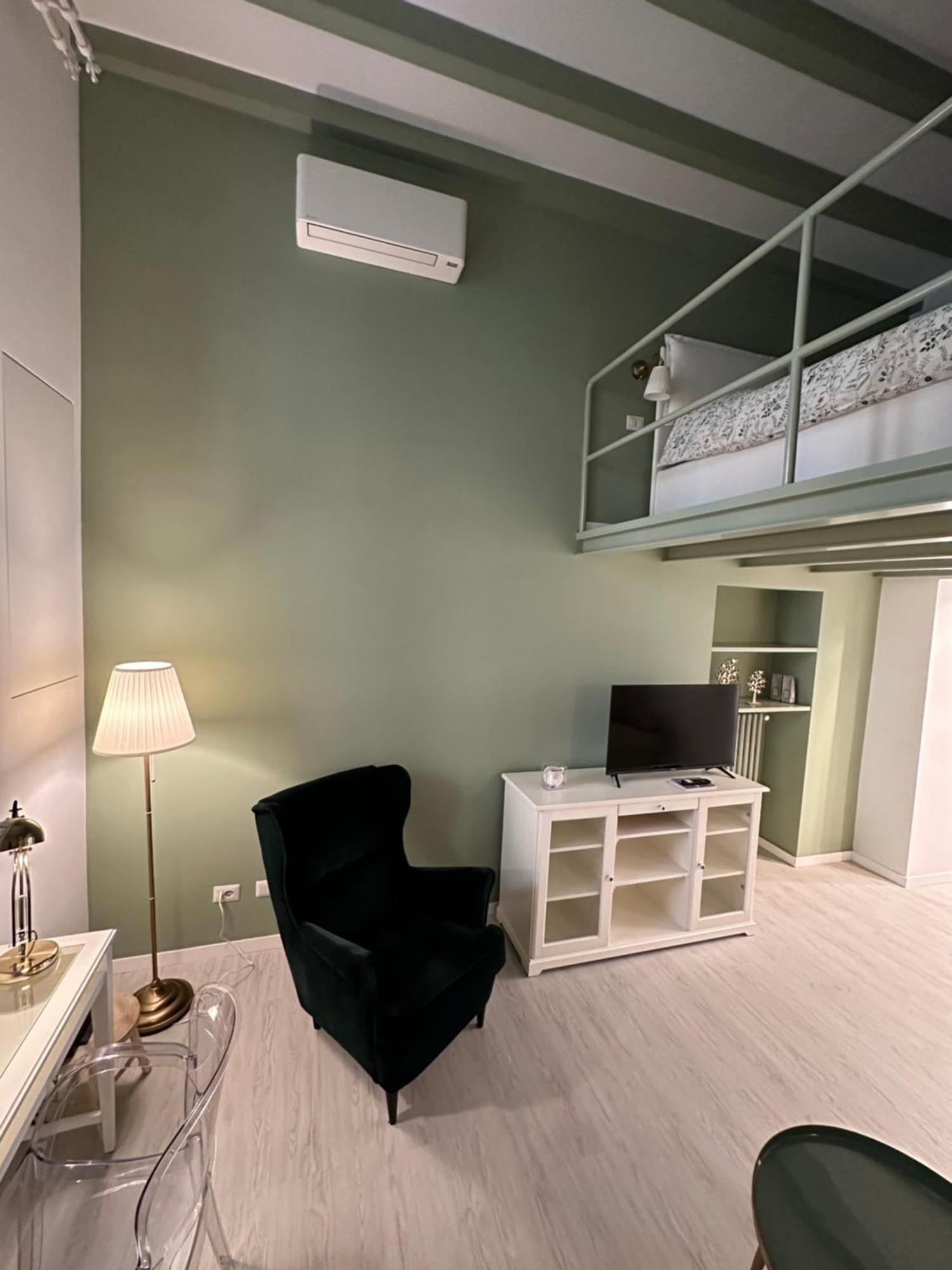 Flowers, A Cozy Suite In Milánó Kültér fotó