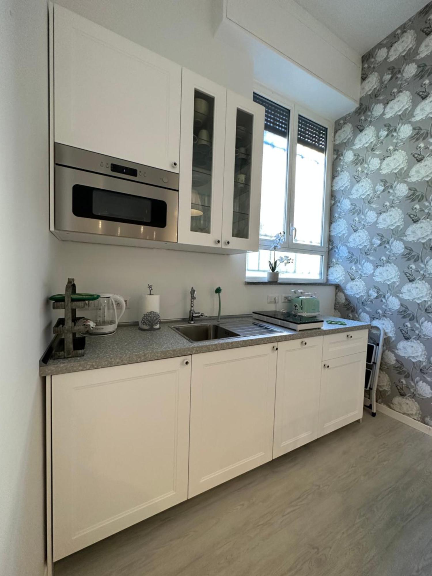 Flowers, A Cozy Suite In Milánó Kültér fotó