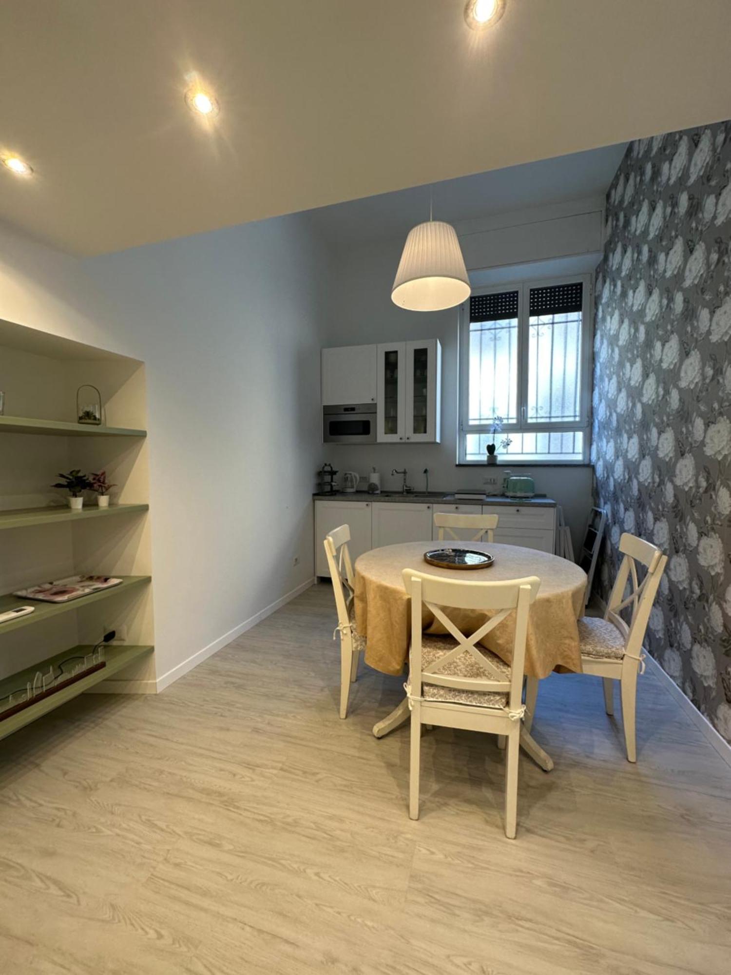 Flowers, A Cozy Suite In Milánó Kültér fotó